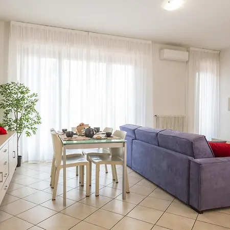 By The Lake - Centro Storico Apartment *