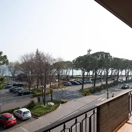 Apartament By The Lake - Centro Storico