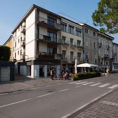 By The Lake - Centro Storico Apartament