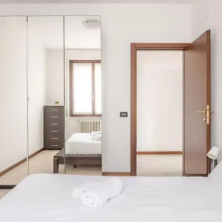 Appartement By The Desenzano del Garda