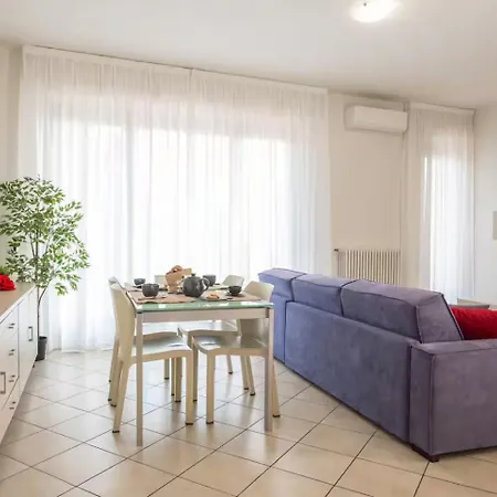 Appartement By The Desenzano del Garda
